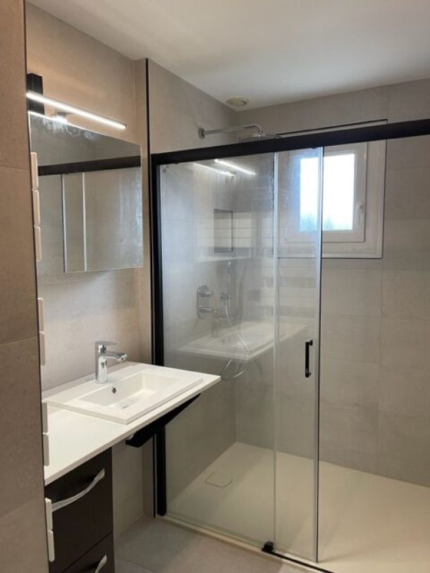 Salle de bain PMR : accessibilité et modernité