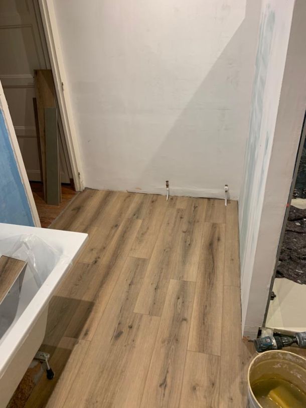 Rénovation d’une salle de bain avec carrelage à motifs