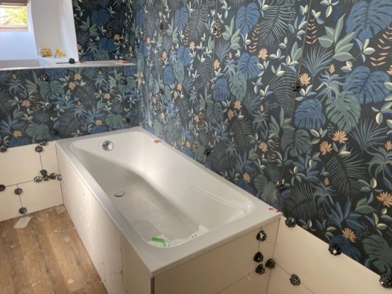 Rénovation d’une salle de bain avec carrelage à motifs