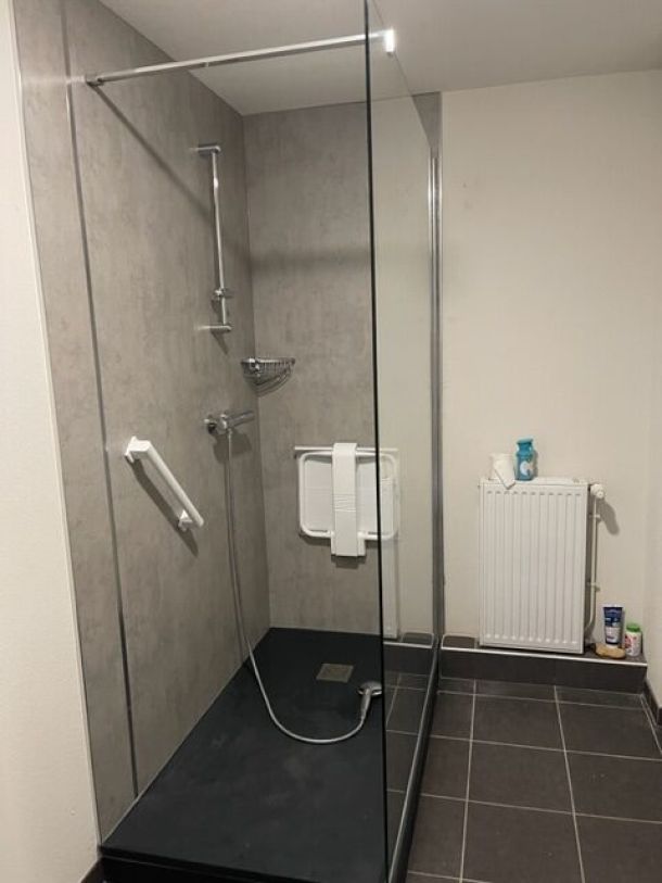 Rénovation d’une salle de bain avec douche à accès facile