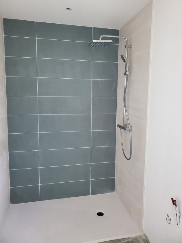 Rénovation d’une salle de bain avec douche à accès facile