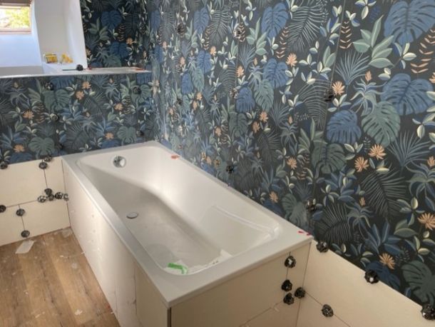 Rénovation d’une salle de bain avec carrelage à motifs